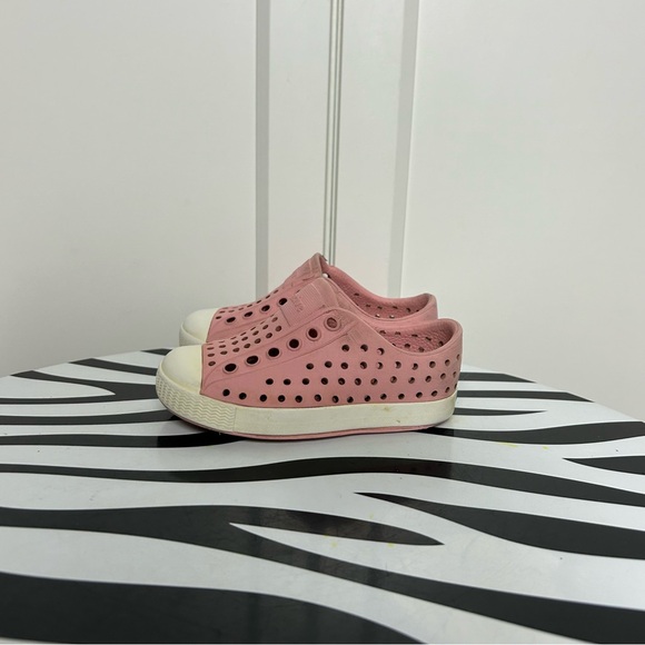 Native Jefferson Kids Pink Slip-On Shoes - Picture 3 of 6